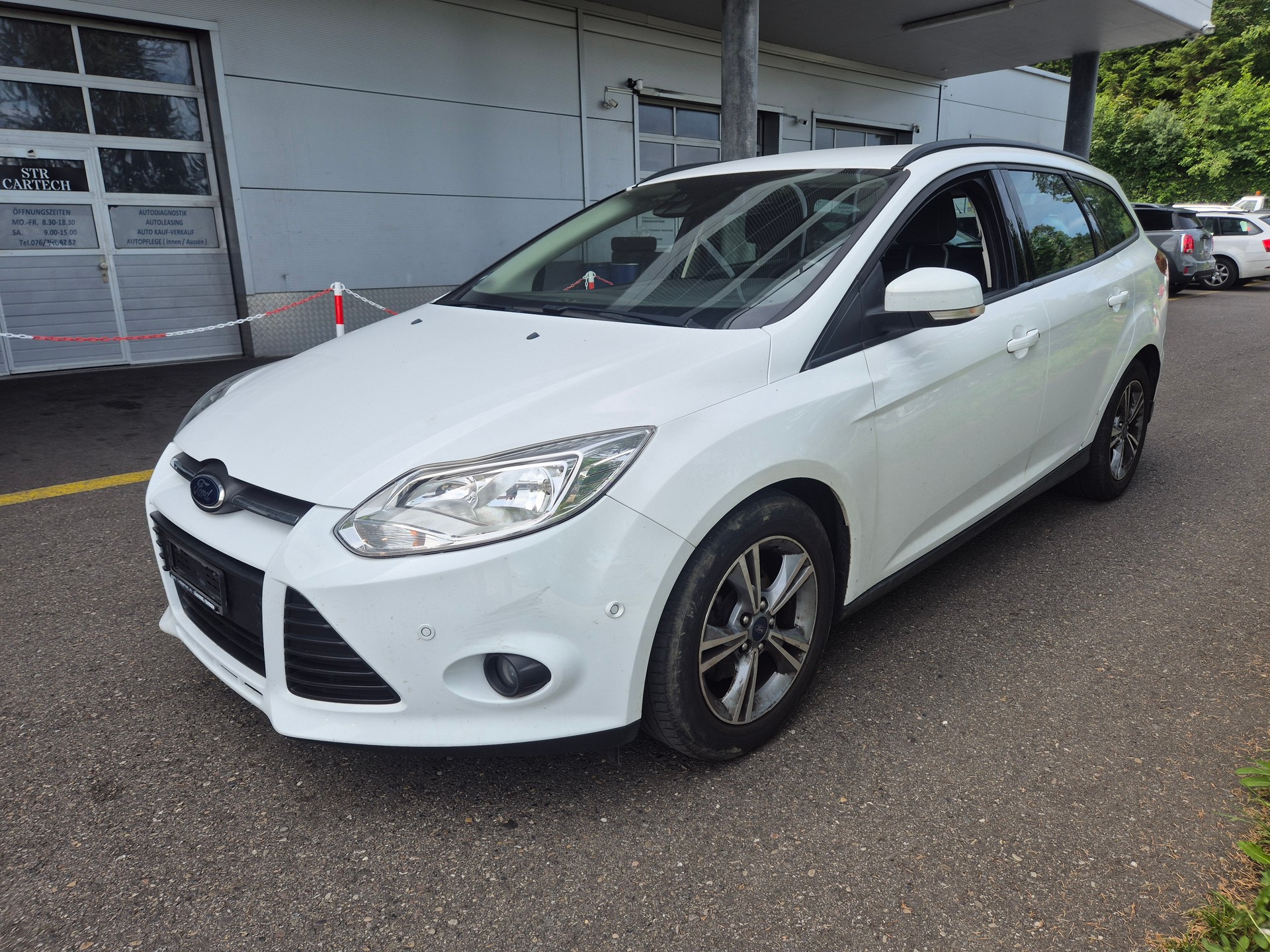 FORD Focus 1.0 SCTi Titanium-image-1