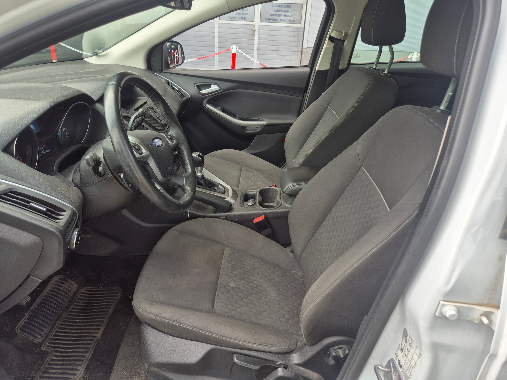 FORD Focus 1.0 SCTi Titanium-image-9