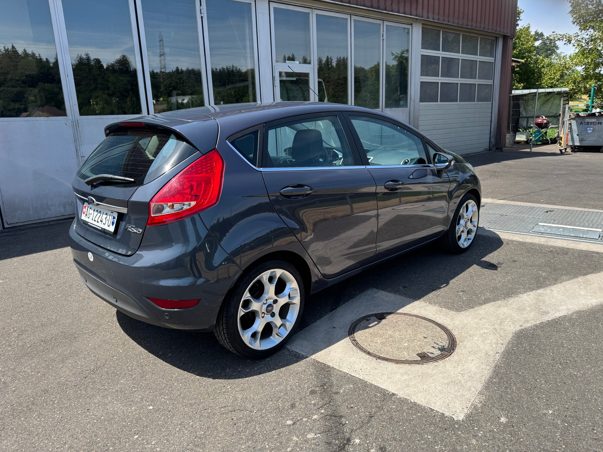 FORD Fiesta 1.4 16V Trend+ Automatic-image-4