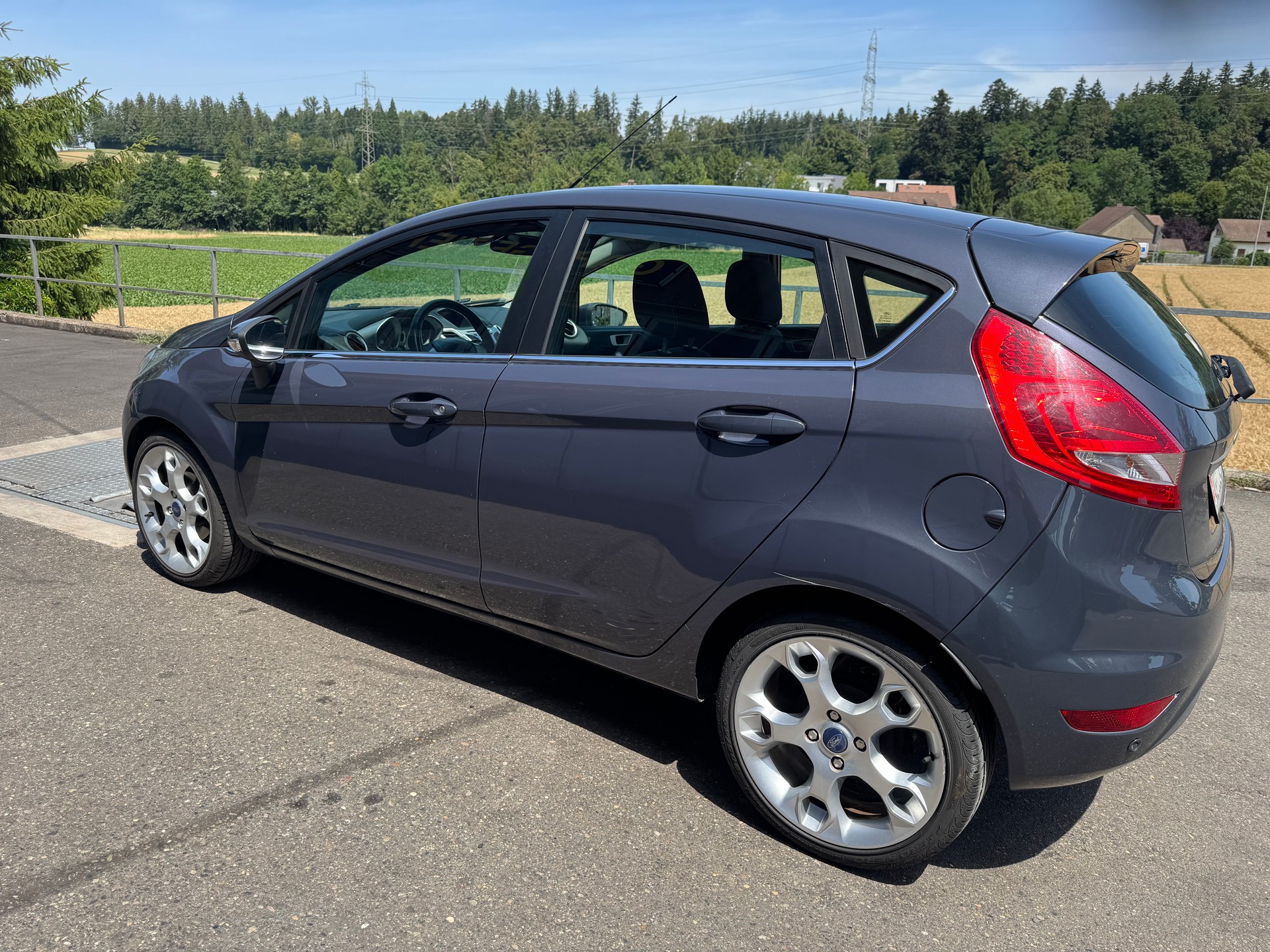 FORD Fiesta 1.4 16V Trend+ Automatic-image-6