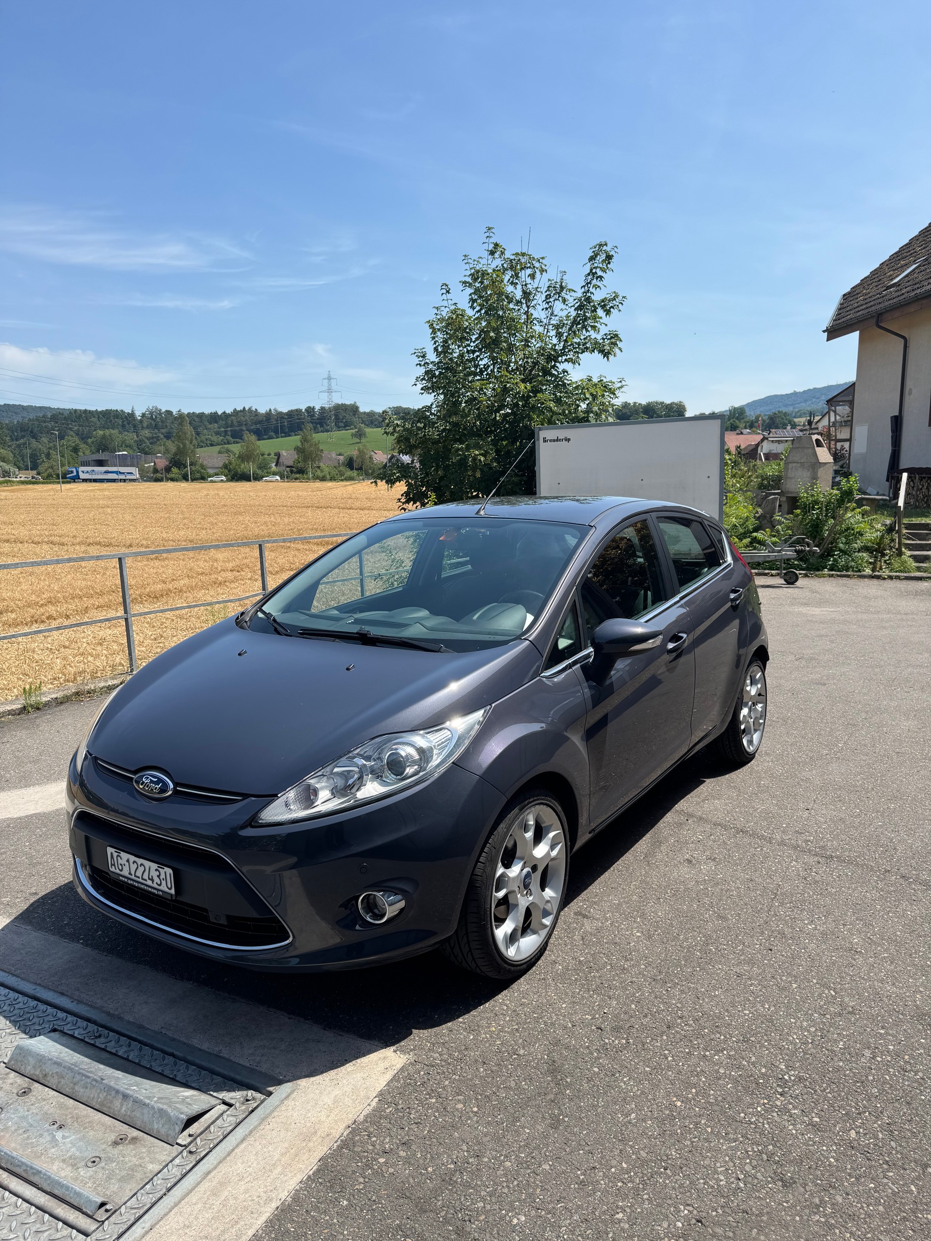FORD Fiesta 1.4 16V Trend+ Automatic-image-1