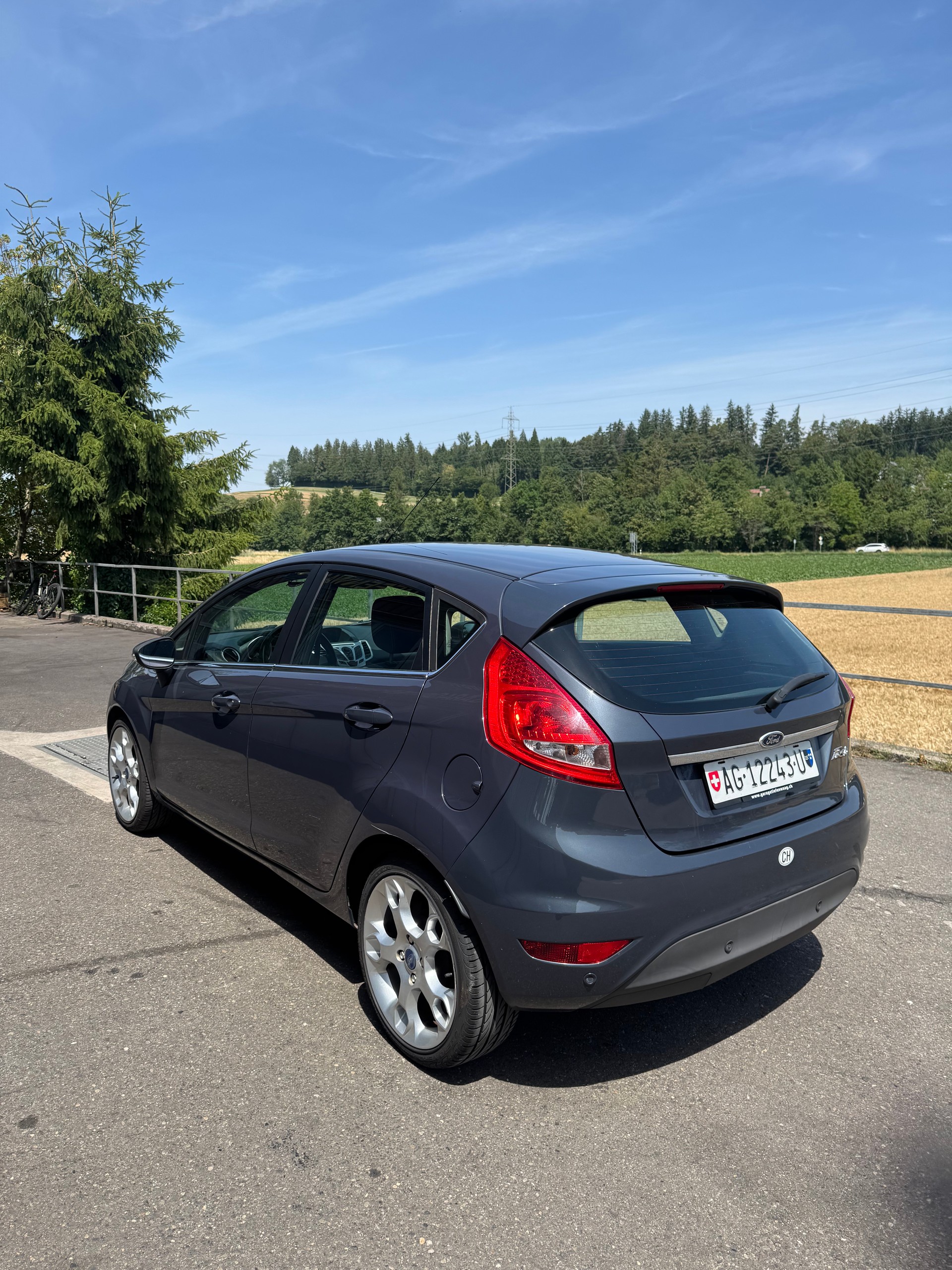 FORD Fiesta 1.4 16V Trend+ Automatic-image-5
