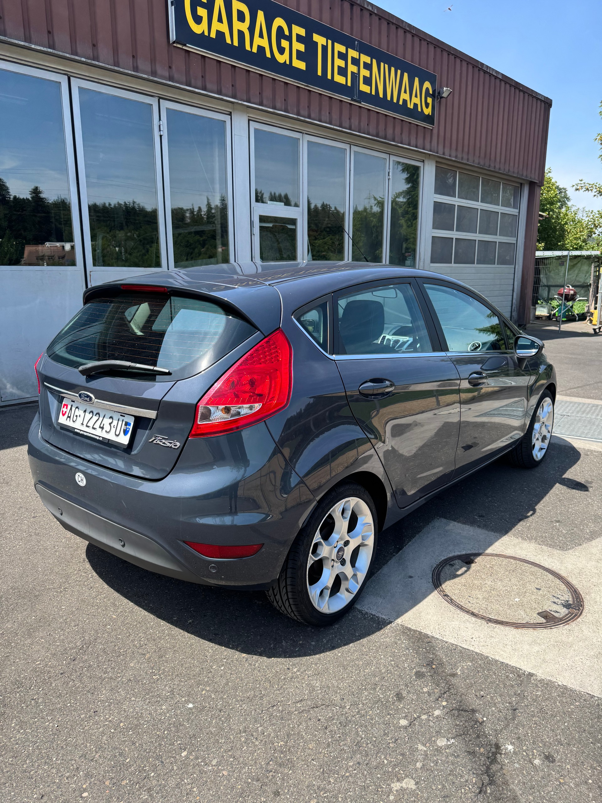 FORD Fiesta 1.4 16V Trend+ Automatic-image-3