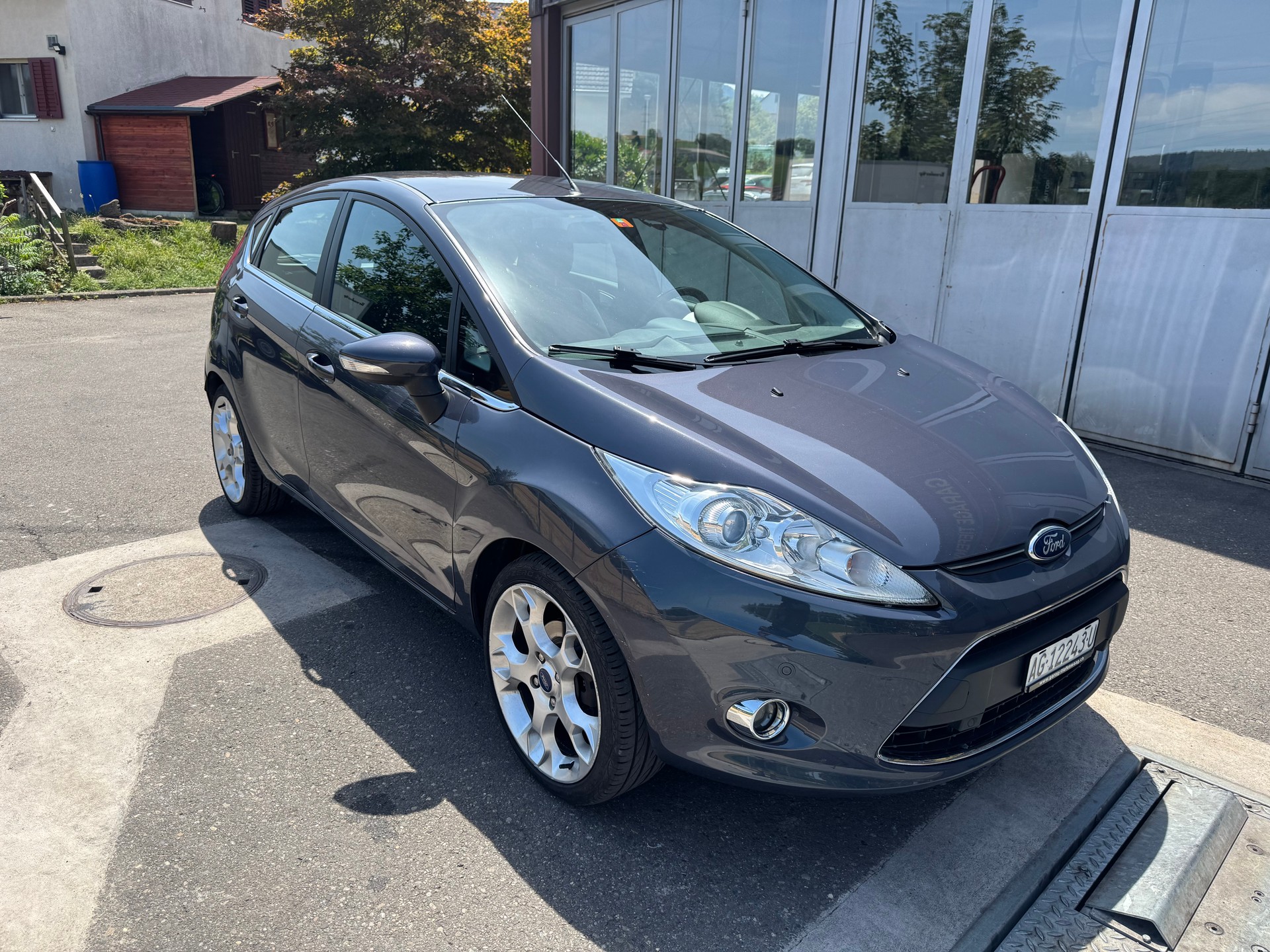 FORD Fiesta 1.4 16V Trend+ Automatic-image-2