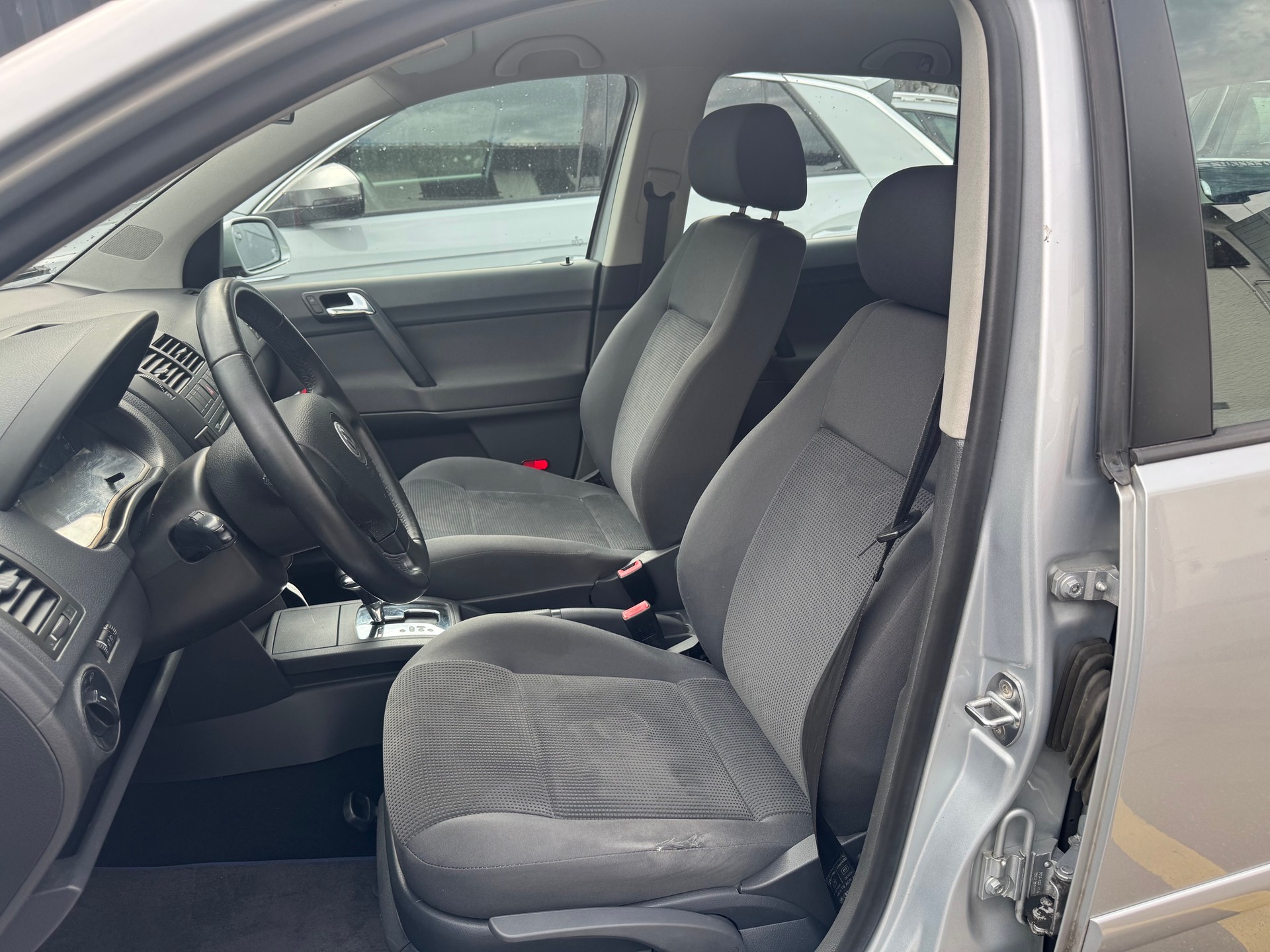 VW Polo 1.6 16V Young&Fresh-image-14