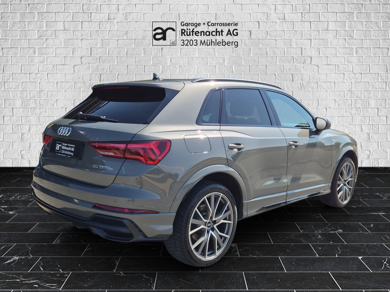 AUDI Q3 1.4 45 TFSI e S line S-Tronic-showroom-element-1