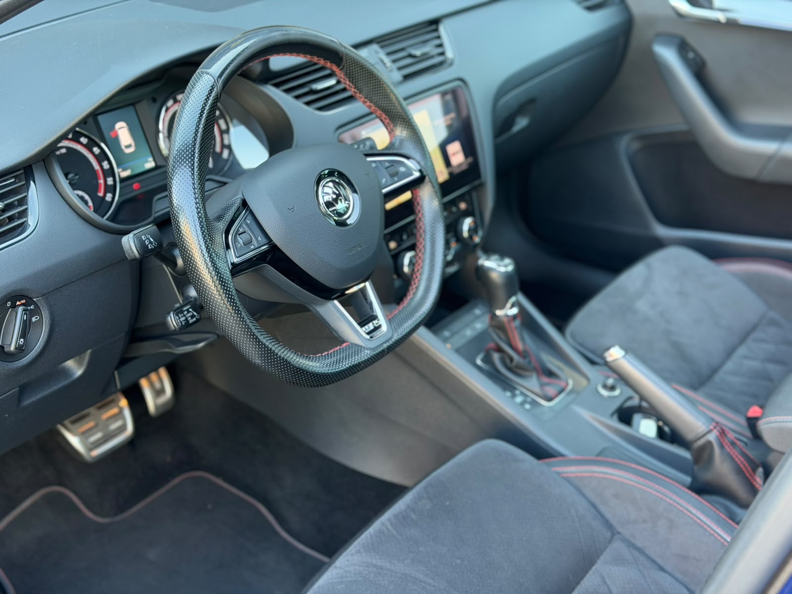 SKODA Octavia Combi 2.0 TDI RS DSG-image-6