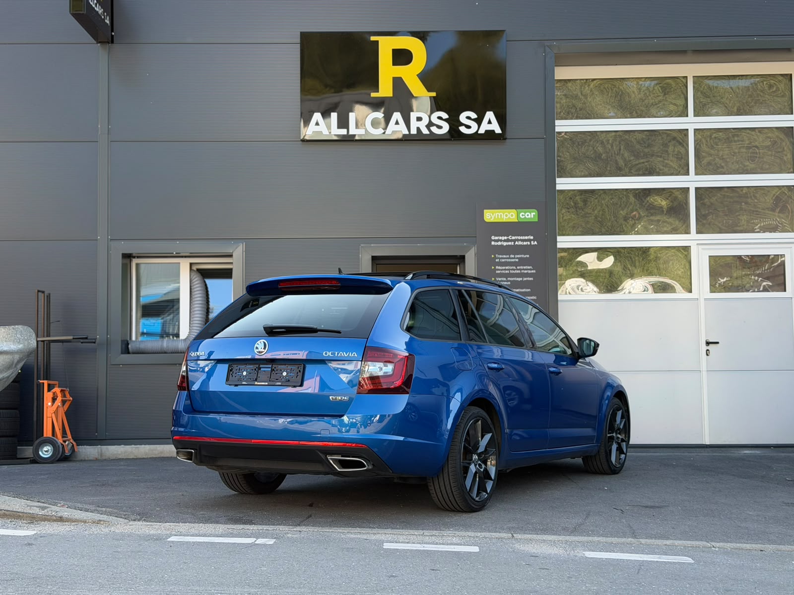 SKODA Octavia Combi 2.0 TDI RS DSG-image-3