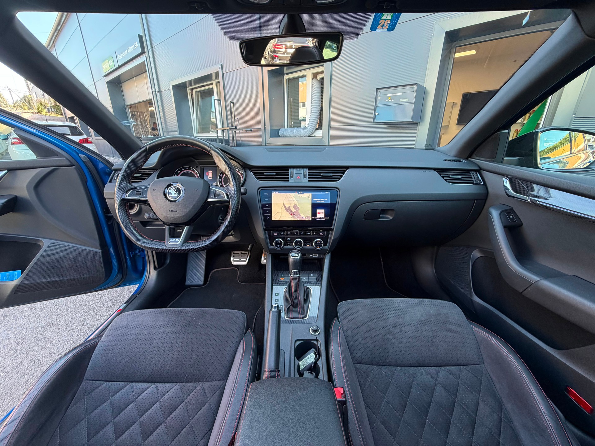SKODA Octavia Combi 2.0 TDI RS DSG-image-15