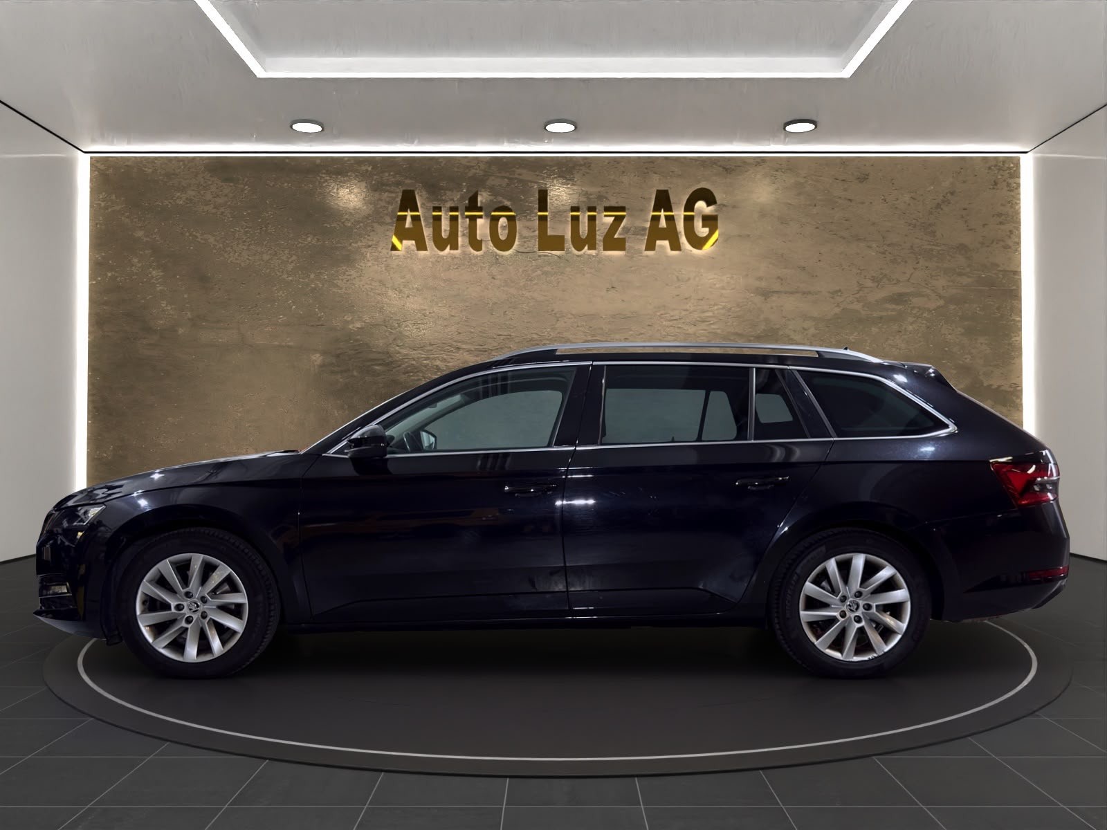 SKODA Superb Combi 2.0 TDi Ambition 4x4 DSG-showroom-element-2