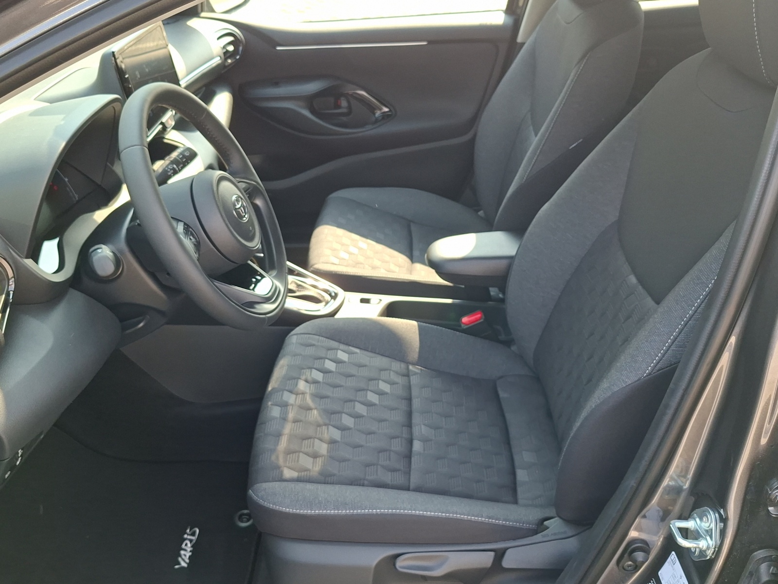 TOYOTA Yaris 1.5 Trend e-CVT-image-4