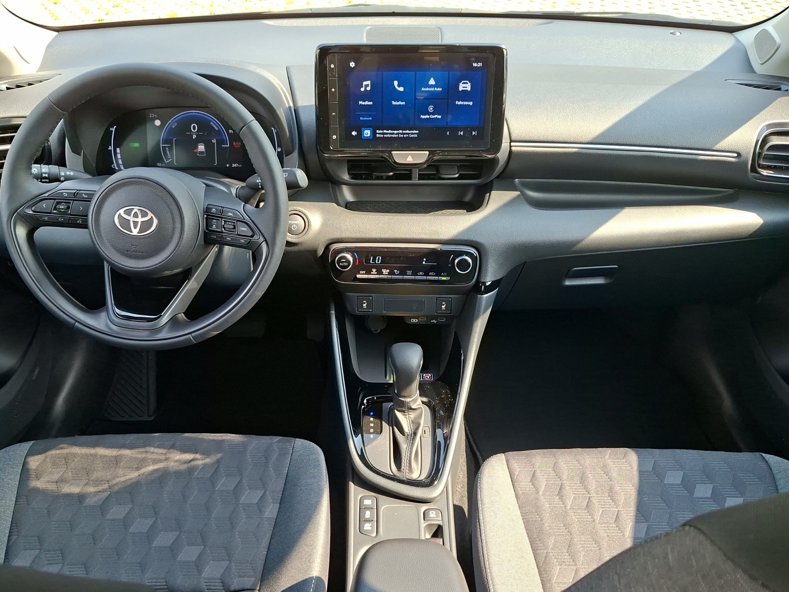 TOYOTA Yaris 1.5 Trend e-CVT-image-5