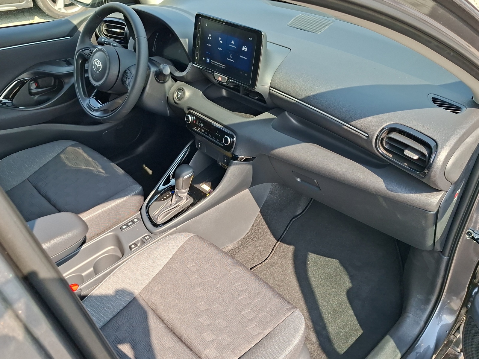 TOYOTA Yaris 1.5 Trend e-CVT-image-9