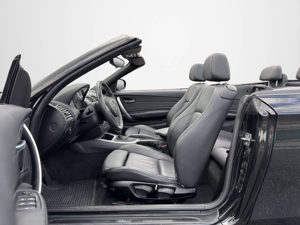 BMW 125i Cabrio-image-8