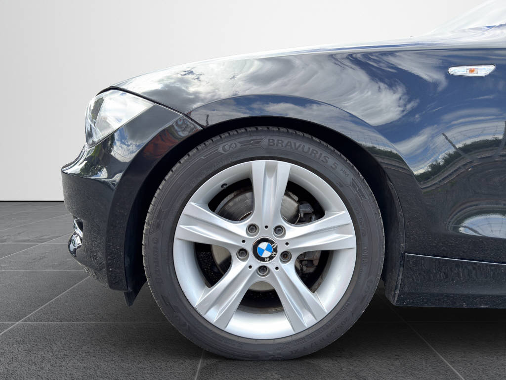 BMW 125i Cabrio-image-16