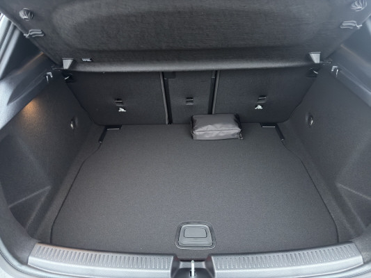 MERCEDES-BENZ A 220 d 8G-DCT-image-10