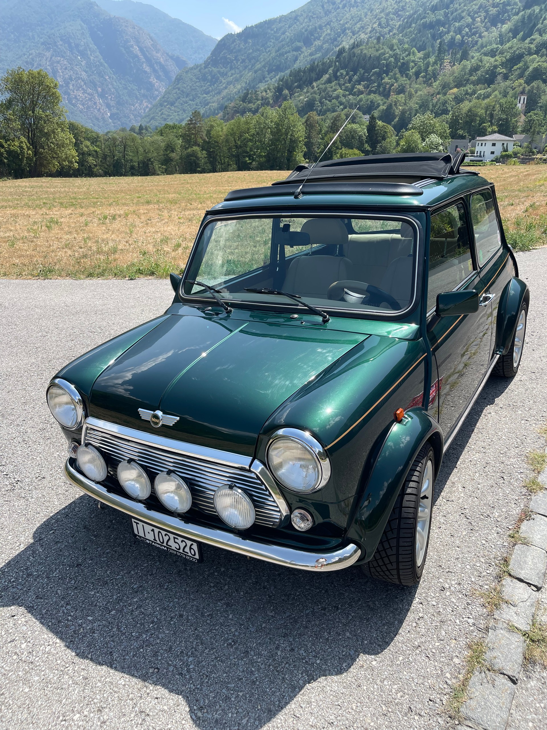 MINI 1.3i One Knightsbridge-image-0