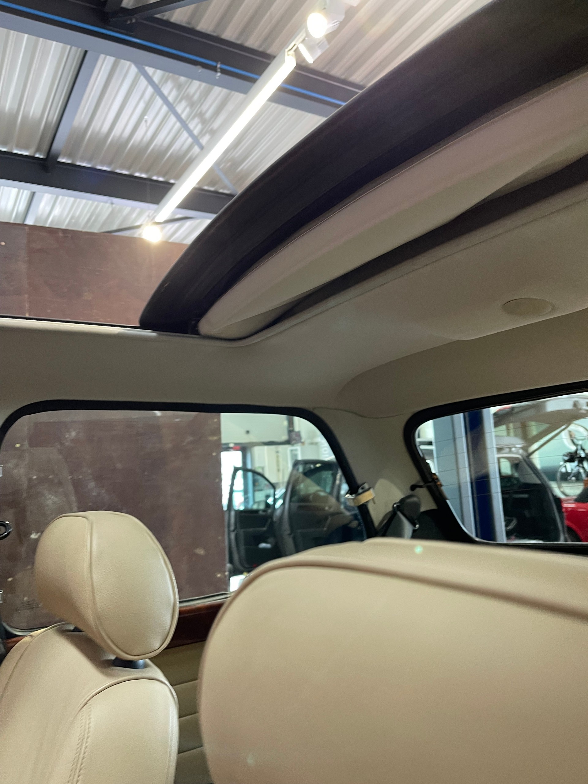 MINI 1.3i One Knightsbridge-image-4