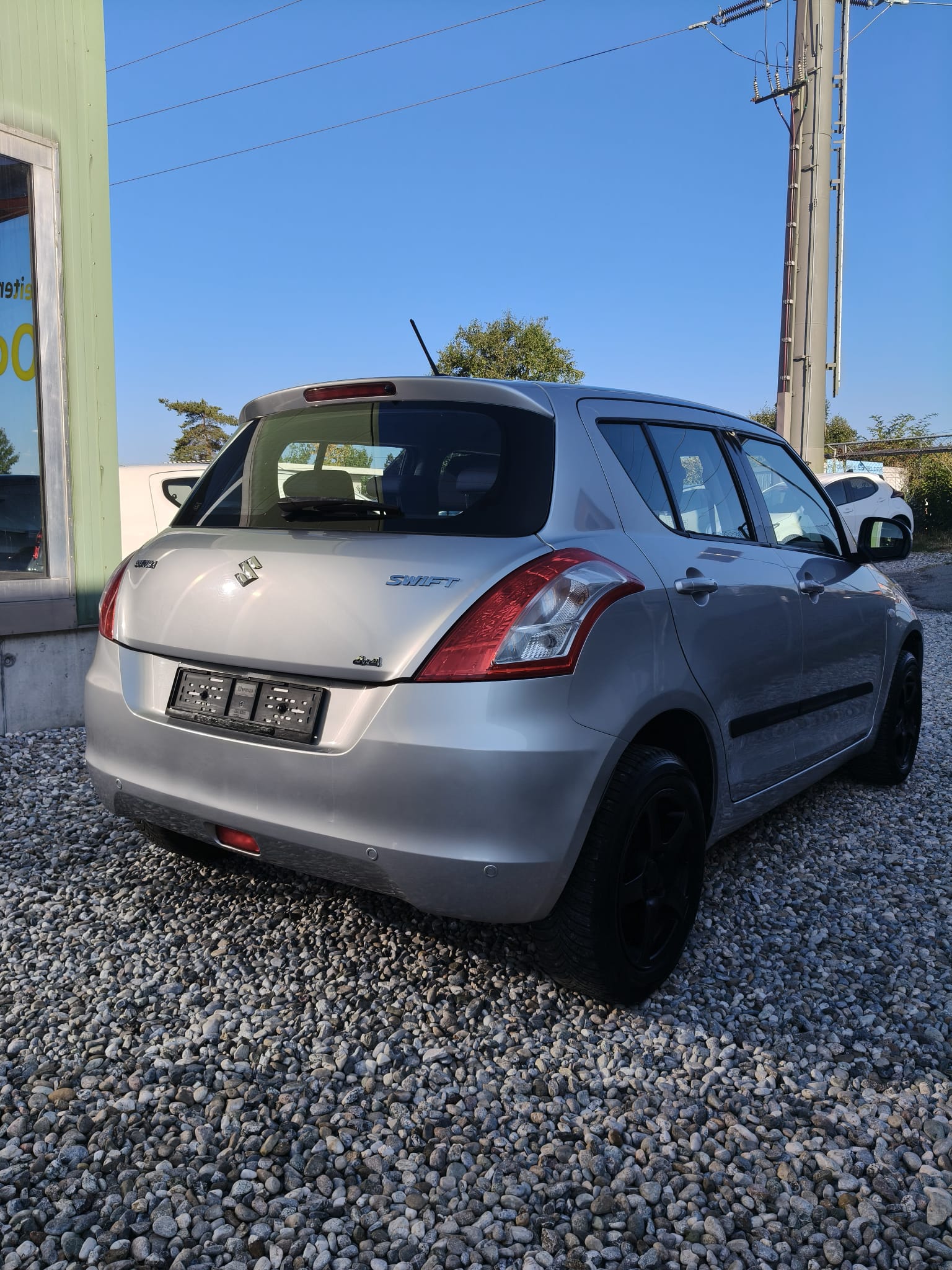 SUZUKI Swift 1.2i 16V GL 4x4-image-4