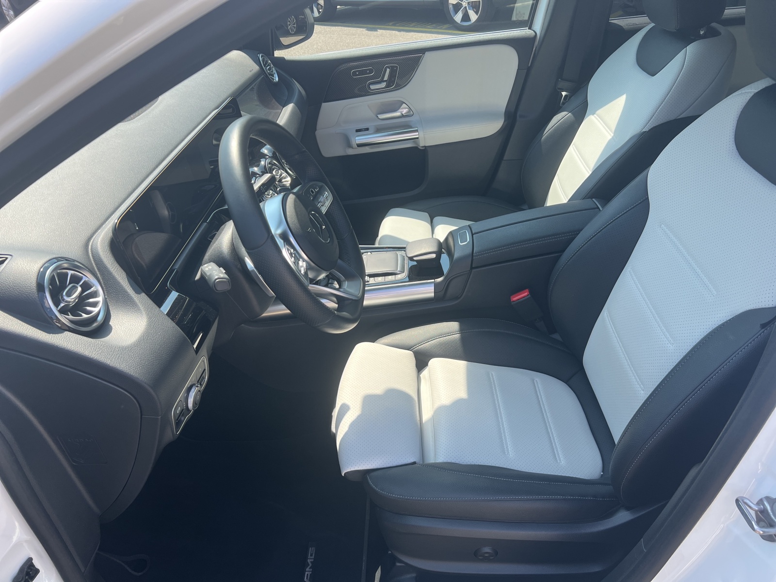 MERCEDES-BENZ B 220 d 4Matic AMG Line 8G-DCT-image-5