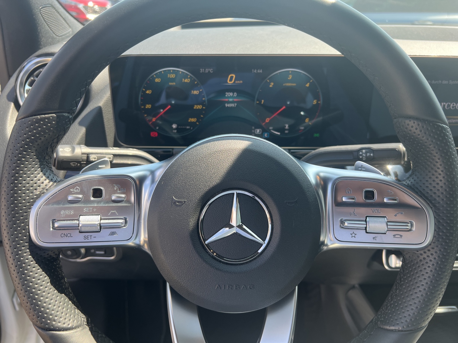 MERCEDES-BENZ B 220 d 4Matic AMG Line 8G-DCT-image-6