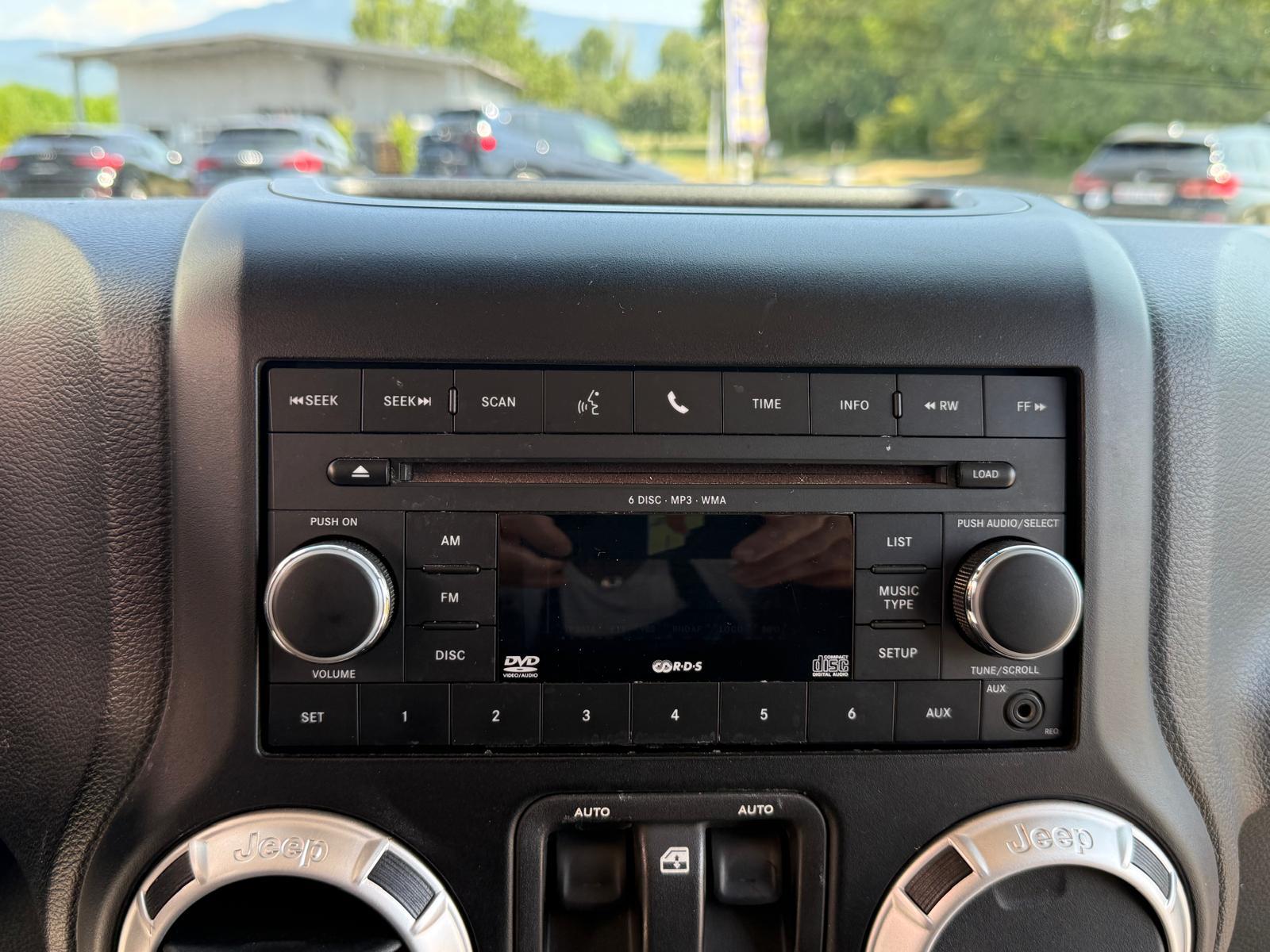 JEEP Wrangler 3.8 Sahara Automatic-image-10