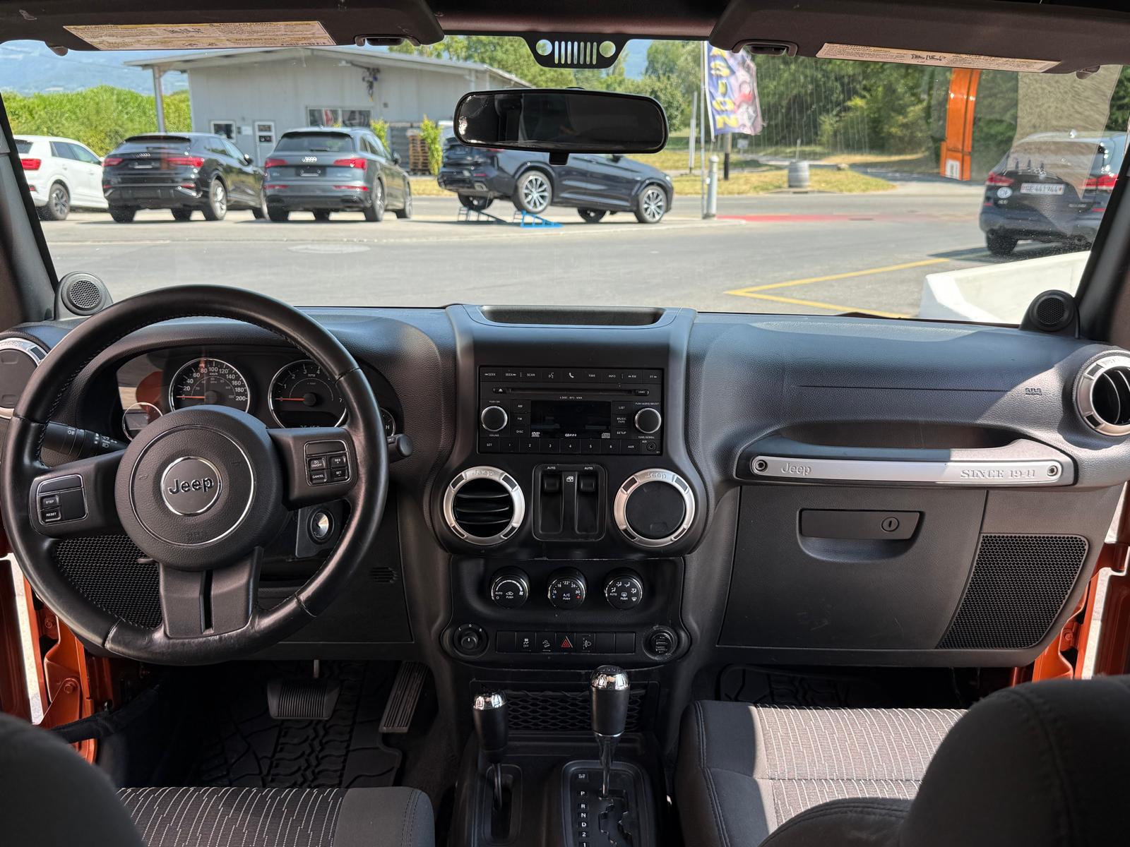 JEEP Wrangler 3.8 Sahara Automatic-image-7