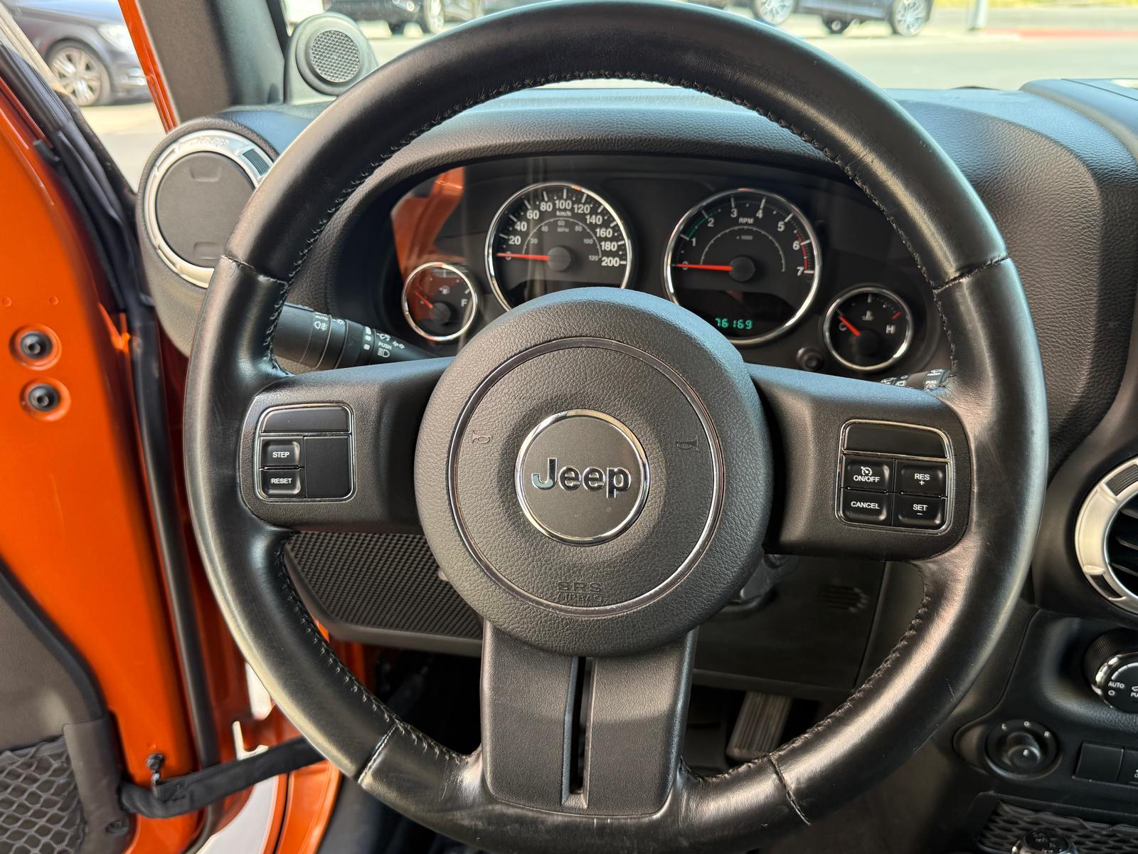 JEEP Wrangler 3.8 Sahara Automatic-image-8