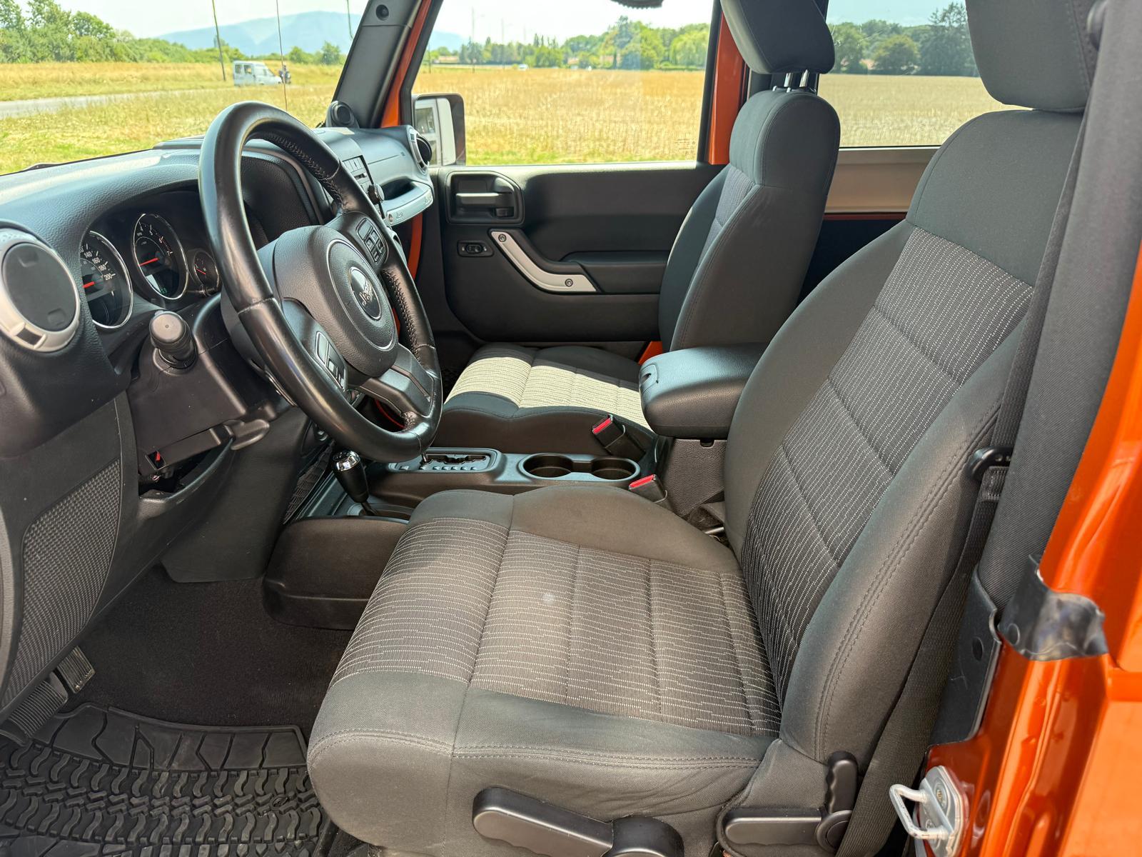 JEEP Wrangler 3.8 Sahara Automatic-image-6