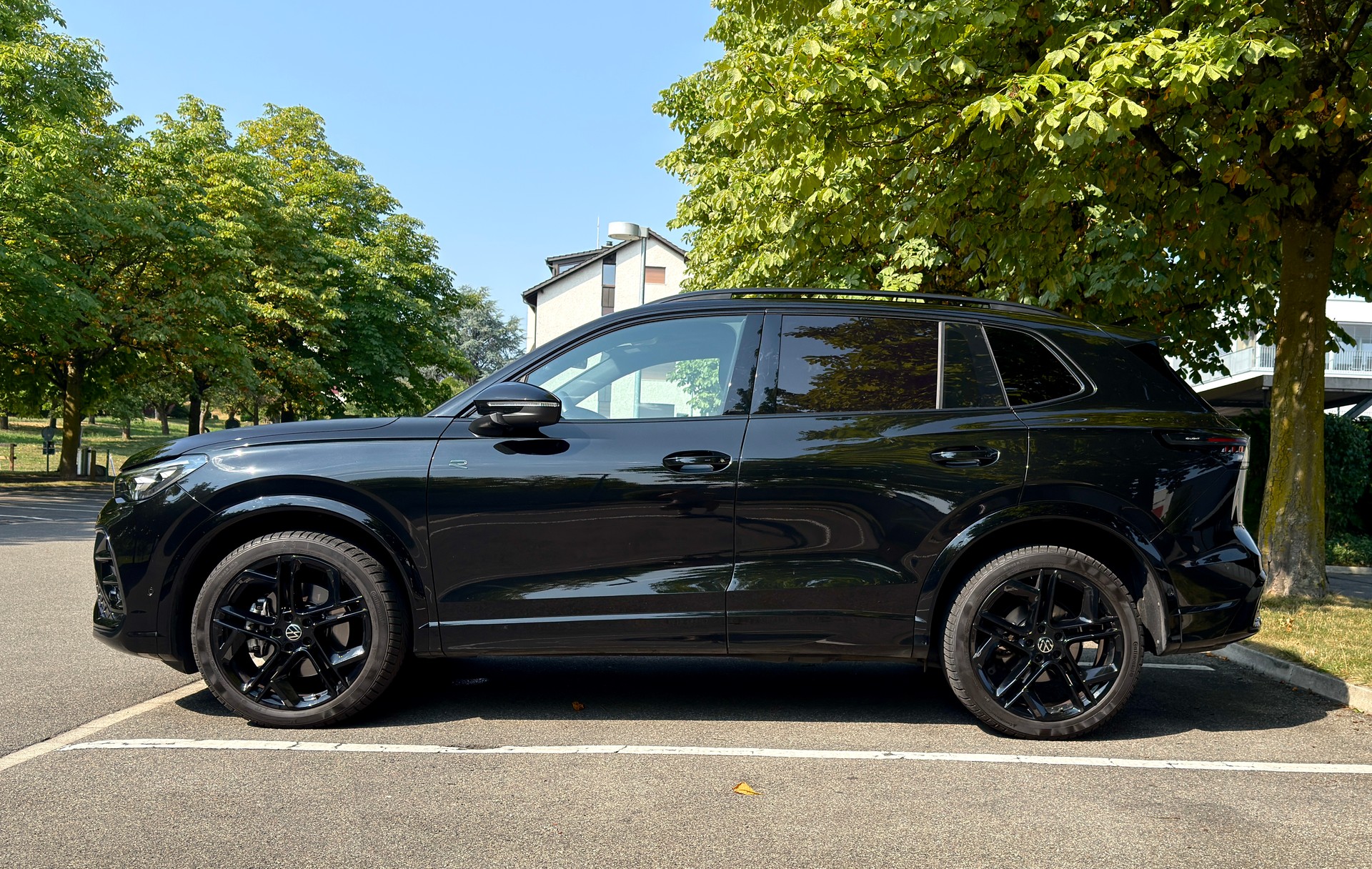VW Tiguan 2.0 TDI SCR R-Line DSG 4motion | Leasing 499.- / 40000km/Jahr | ***Black Style Paket ***-image-8