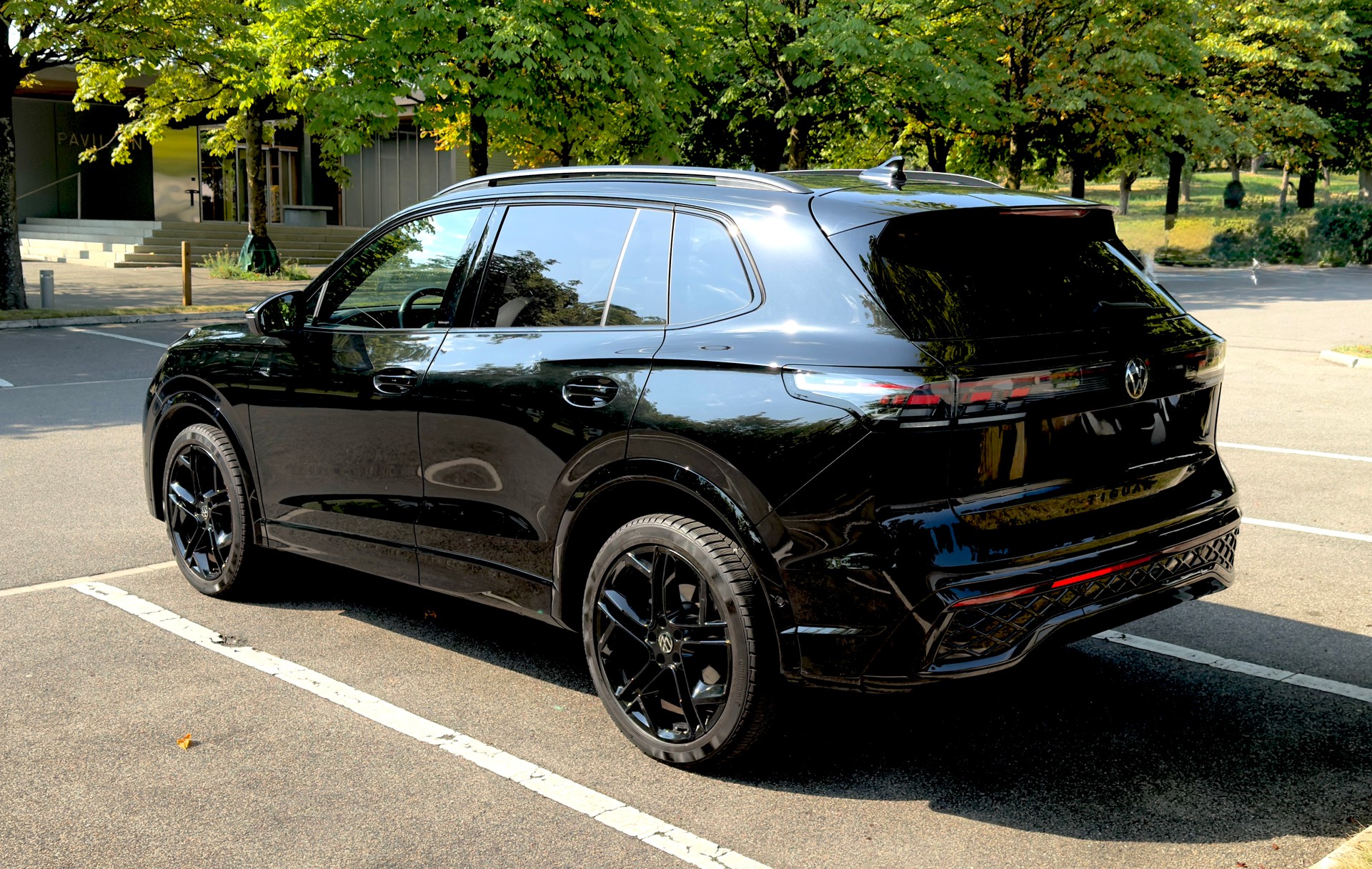 VW Tiguan 2.0 TDI SCR R-Line DSG 4motion | Leasing 499.- / 40000km/Jahr | ***Black Style Paket ***-image-7