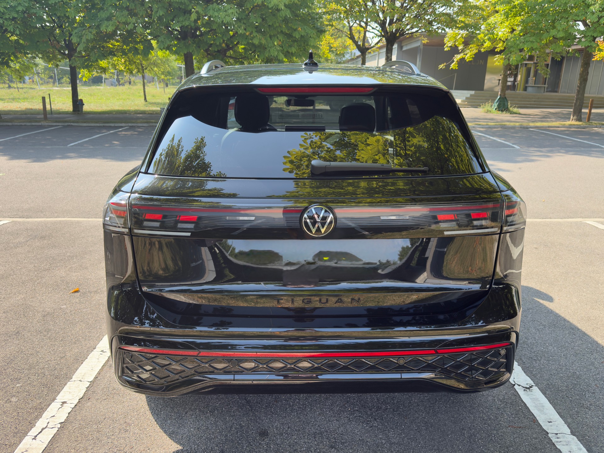 VW Tiguan 2.0 TDI SCR R-Line DSG 4motion | Leasing 499.- | 40000km/Jahr-image-1