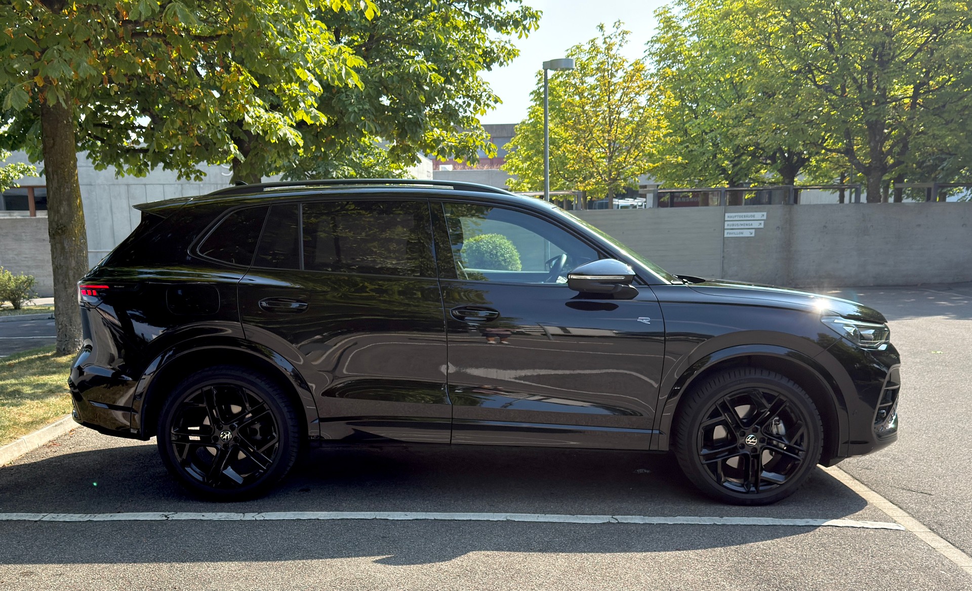 VW Tiguan 2.0 TDI SCR R-Line DSG 4motion | Leasing 499.- / 40000km/Jahr | ***Black Style Paket ***-image-4
