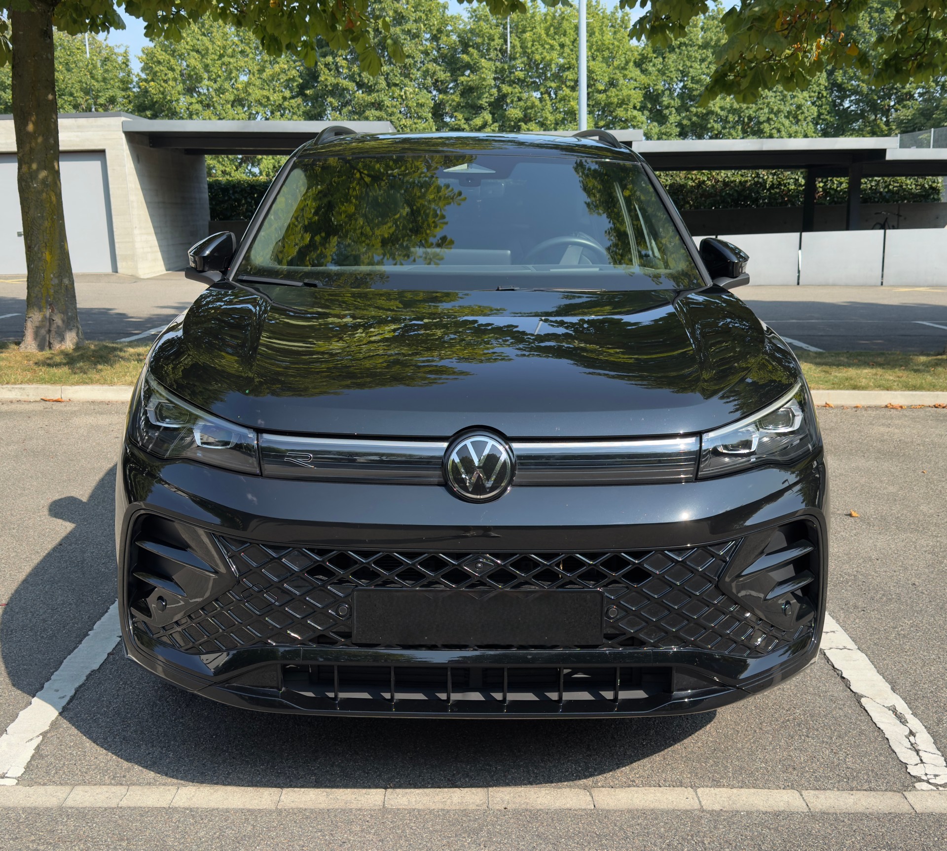 VW Tiguan 2.0 TDI SCR R-Line DSG 4motion | Leasing 499.- / 40000km/Jahr | ***Black Style Paket ***-image-2