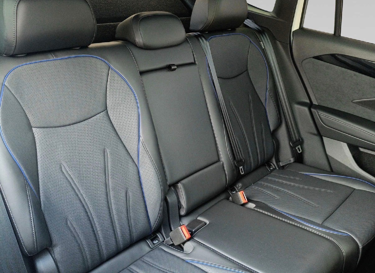 VW Tiguan 2.0 TDI SCR R-Line DSG 4motion | Leasing 499.- / 40000km/Jahr | ***Black Style Paket ***-image-13