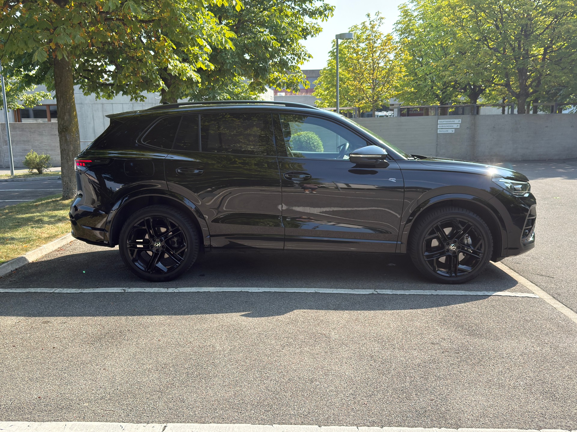 VW Tiguan 2.0 TDI SCR R-Line DSG 4motion | Leasing 499.- / 40000km/Jahr | ***Black Style Paket ***-image-4