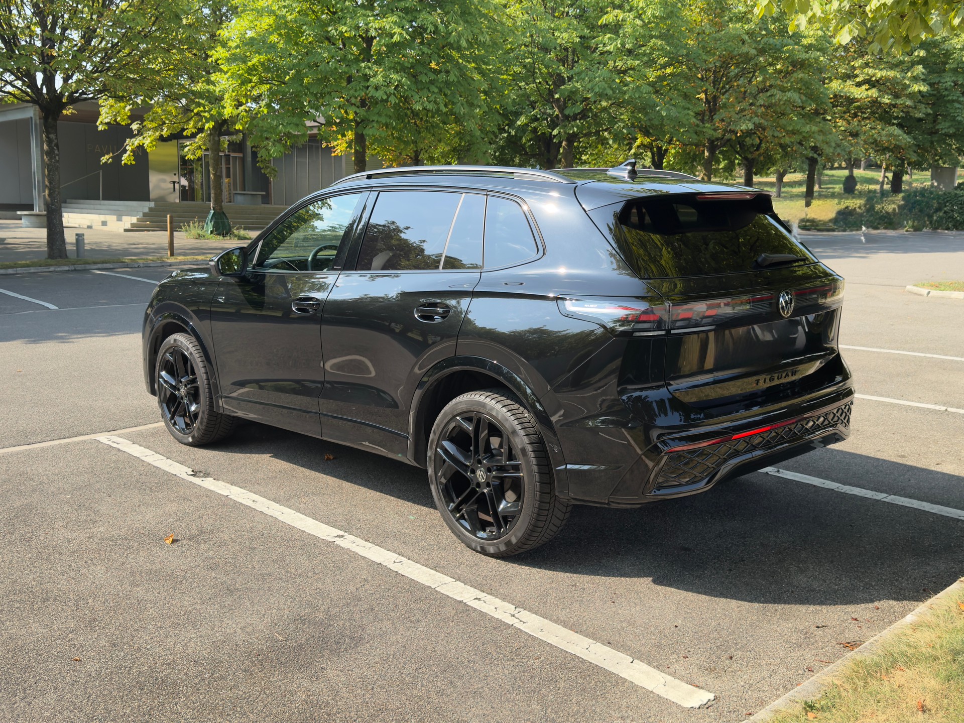 VW Tiguan 2.0 TDI SCR R-Line DSG 4motion | Leasing 499.- / 40000km/Jahr | ***Black Style Paket ***-image-7