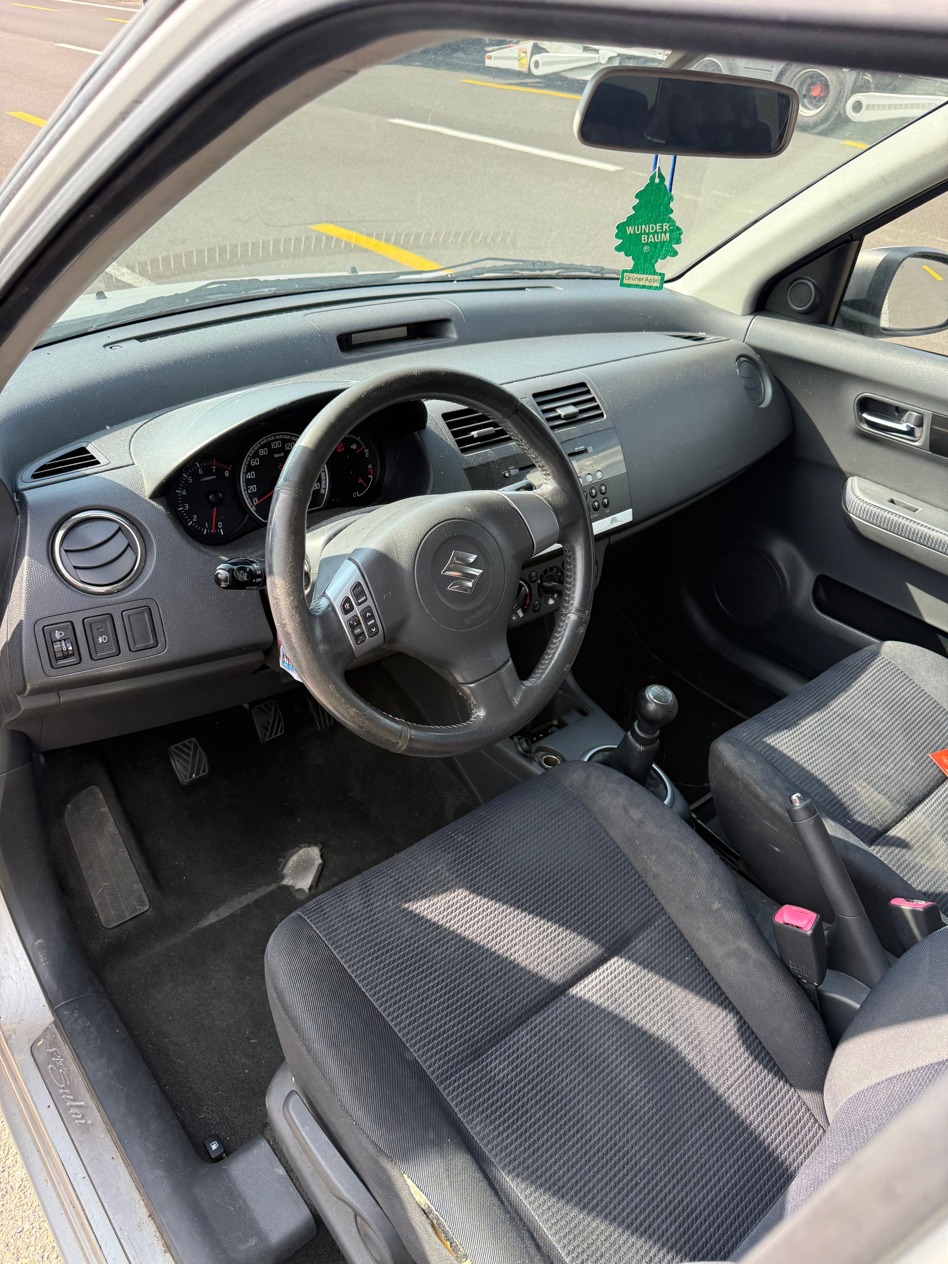 SUZUKI Swift 1.3i 16V GL Top 4x4-image-6