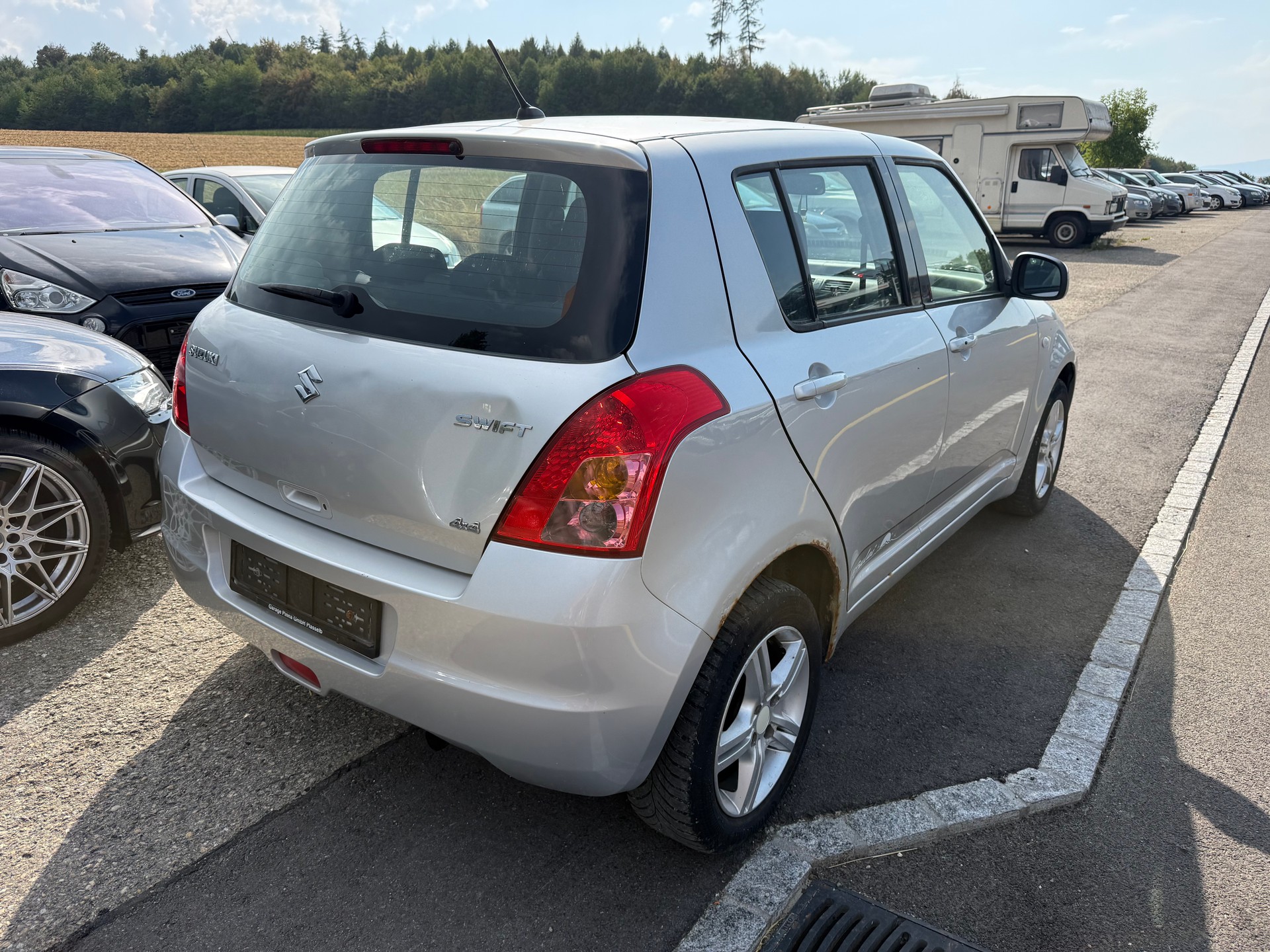 SUZUKI Swift 1.3i 16V GL Top 4x4-image-2