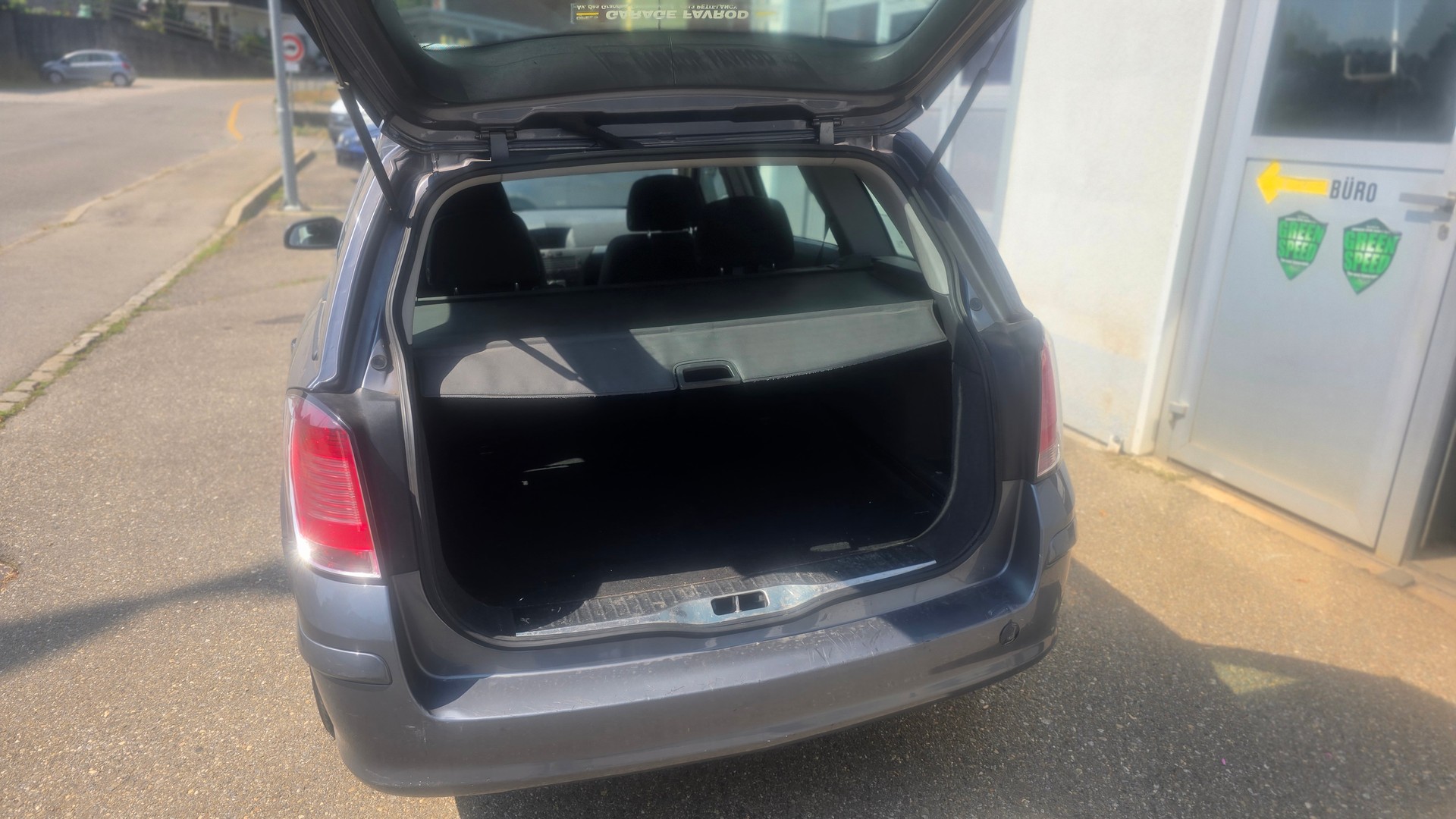 OPEL Astra Caravan 1.6i 16V TP (Essentia)-image-5