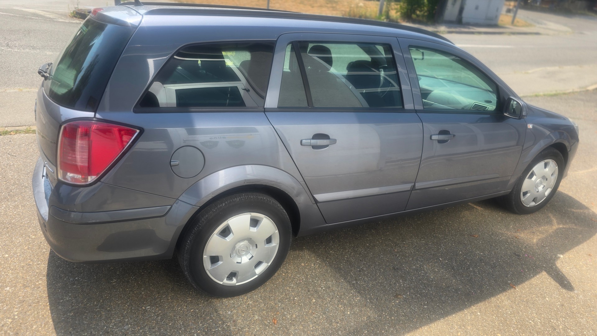 OPEL Astra Caravan 1.6i 16V TP (Essentia)-image-8