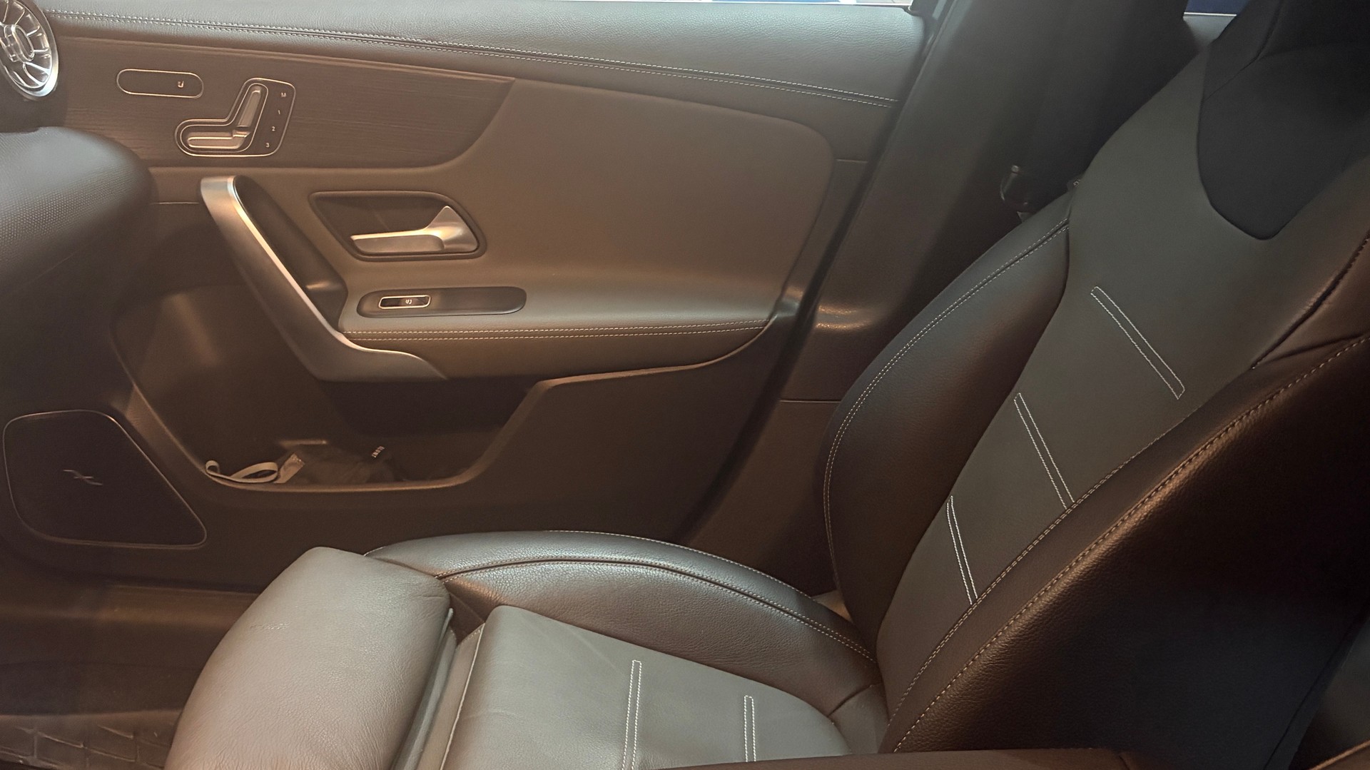 MERCEDES-BENZ A 35 AMG 4matic-image-6