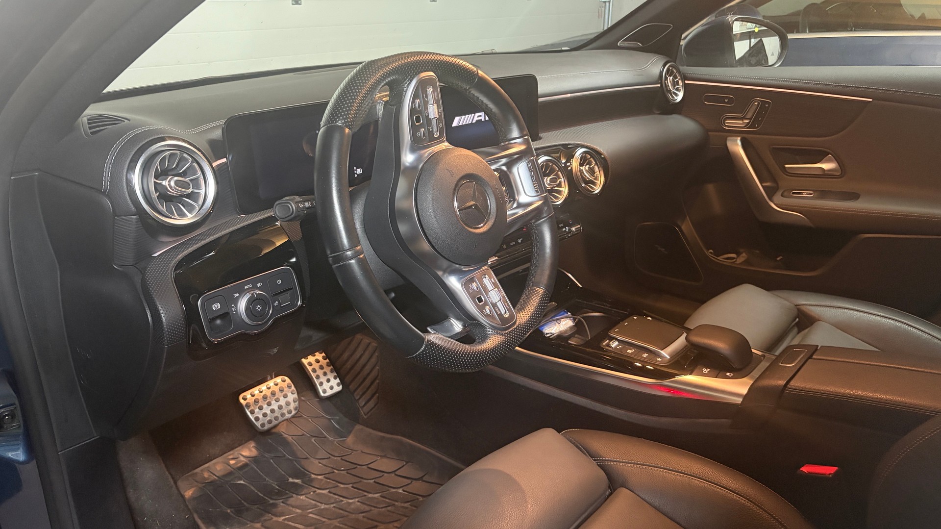 MERCEDES-BENZ A 35 AMG 4matic-image-5