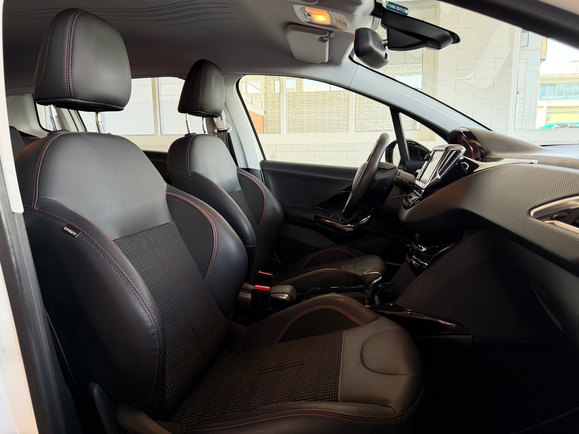 PEUGEOT 2008 1.2 PureTech GT Line EAT6-image-7