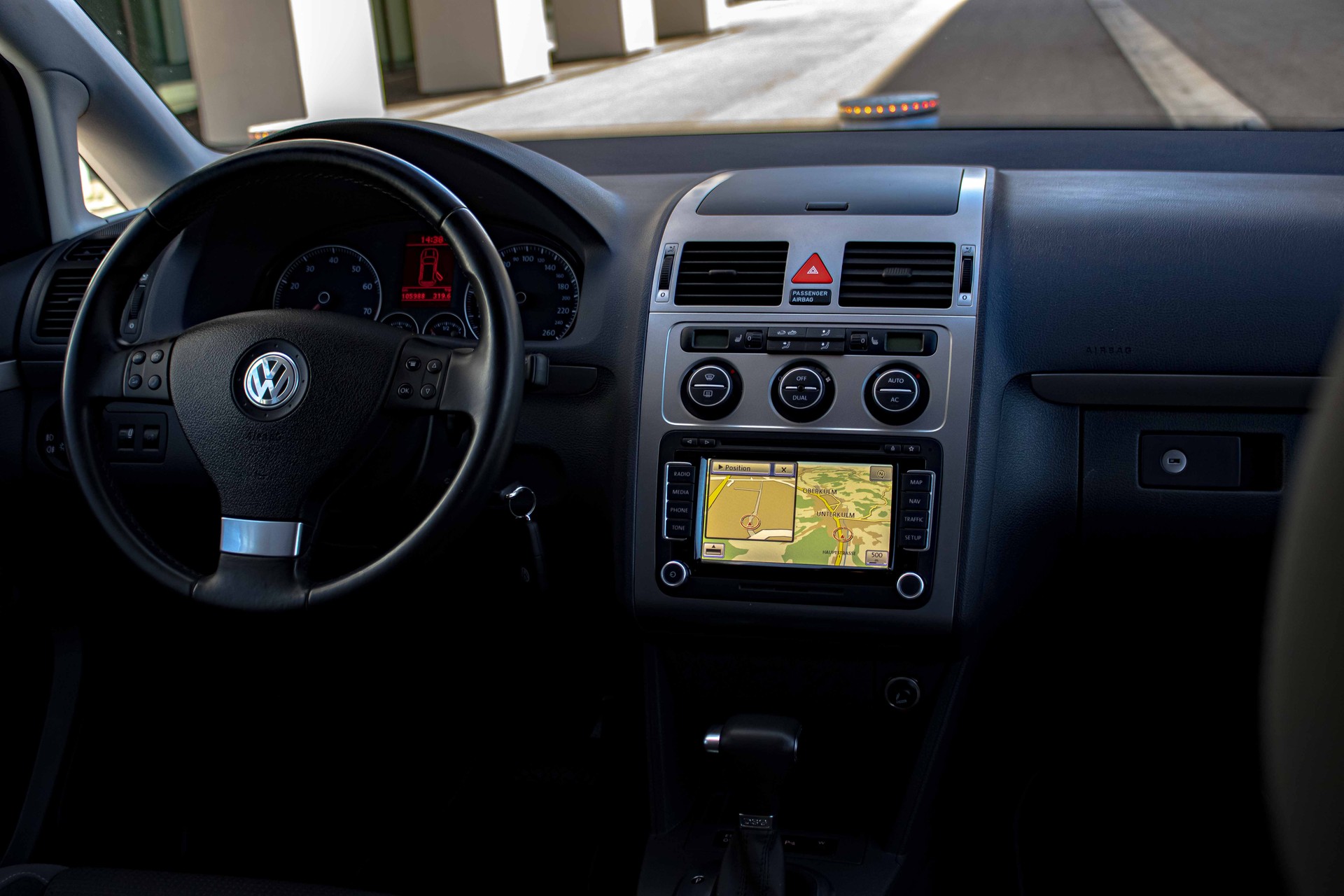 VW Touran 1.4 TSI Team DSG 7 Sitze-image-9