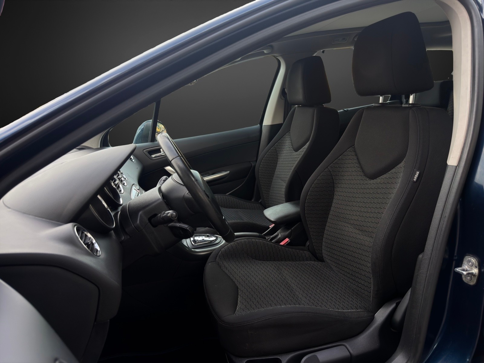PEUGEOT 308 SW 2.0 HDI Sport Pack Automatic * 7-Plätzer *-image-6