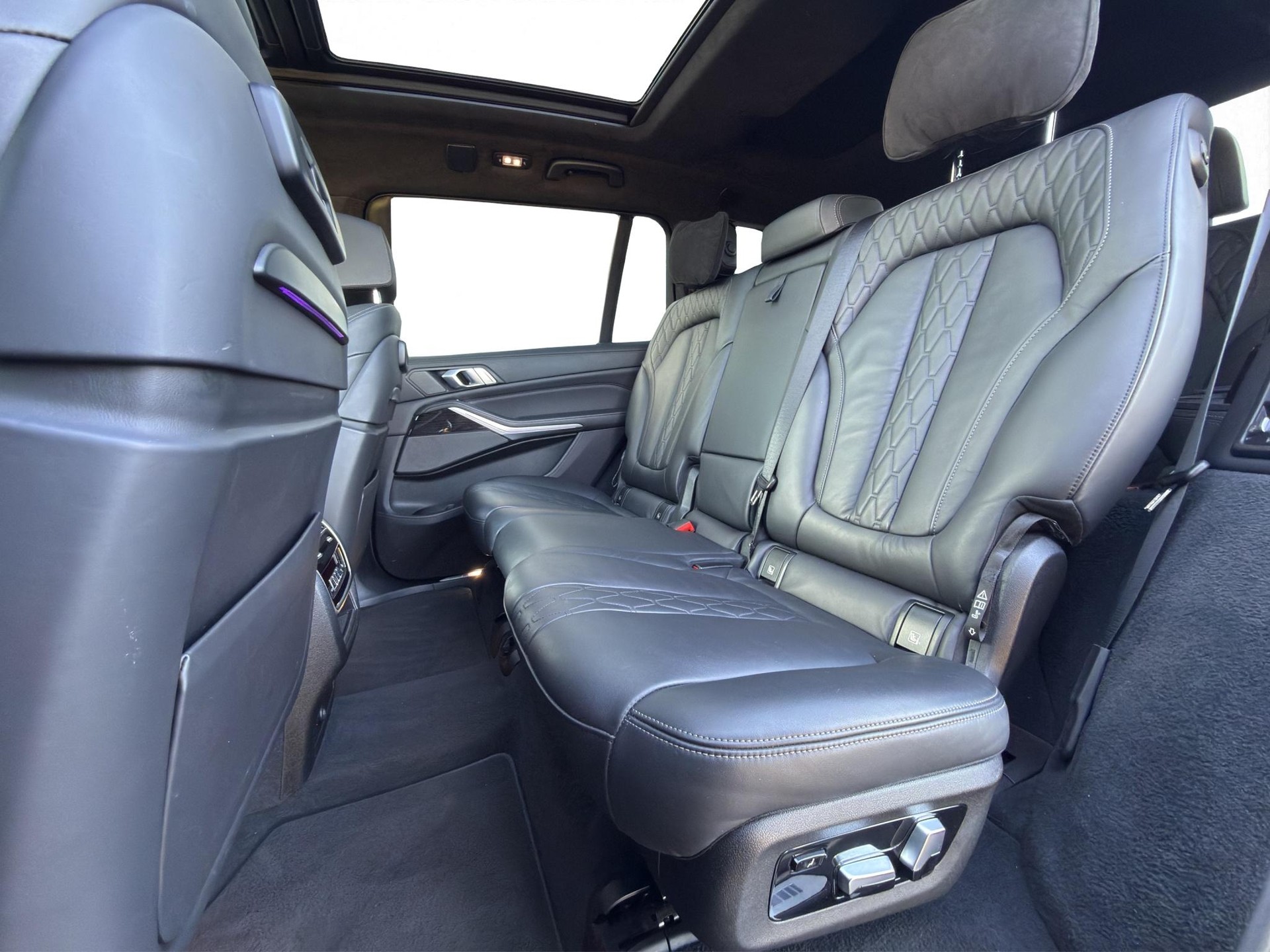 BMW X7 xDrive M50d Steptronic * Traumausstattung * 7 Plätzer * AHK *-image-30
