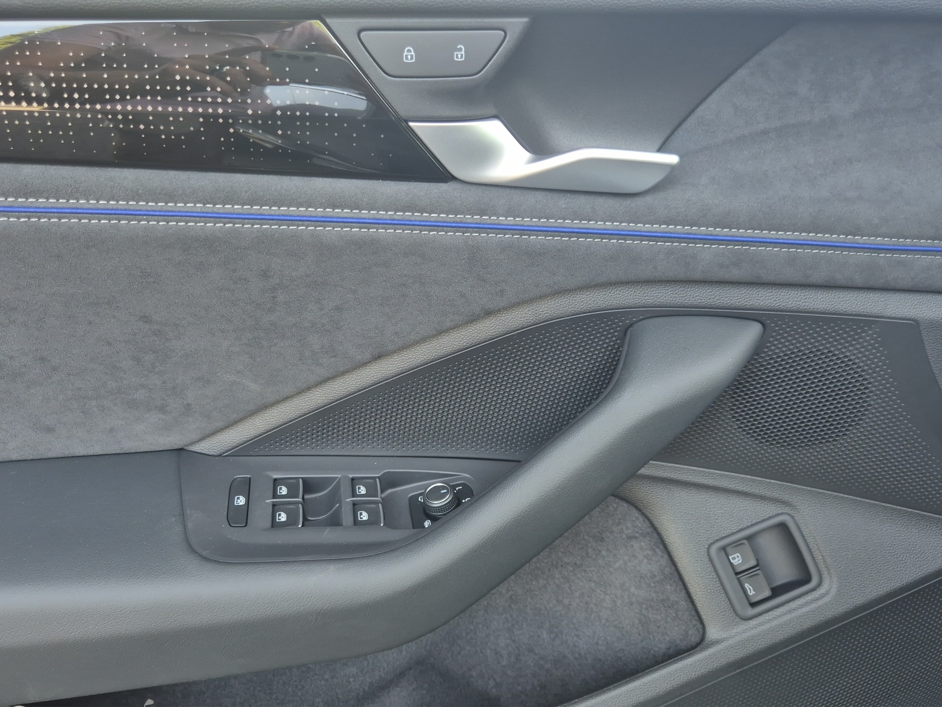 VW Passat Variant 1.5 TSI evo2 Plug-In- Hybrid R-Line DSG-image-13