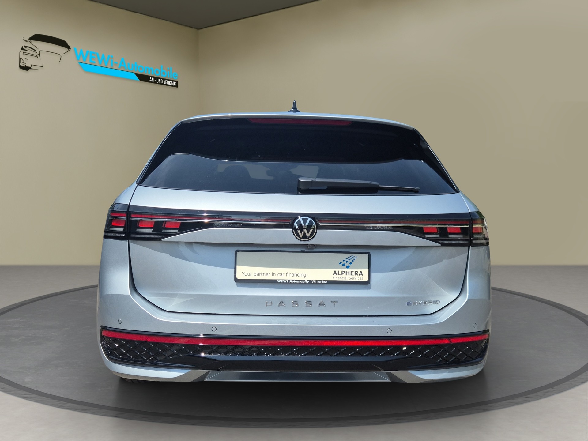 VW Passat Variant 1.5 TSI evo2 Plug-In- Hybrid R-Line DSG-image-3