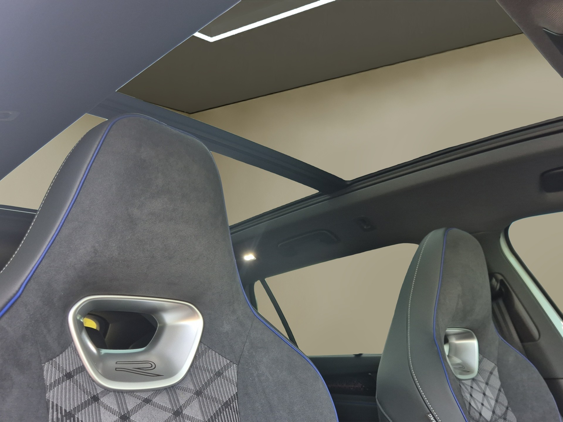 VW Passat Variant 1.5 TSI evo2 Plug-In- Hybrid R-Line DSG-image-22